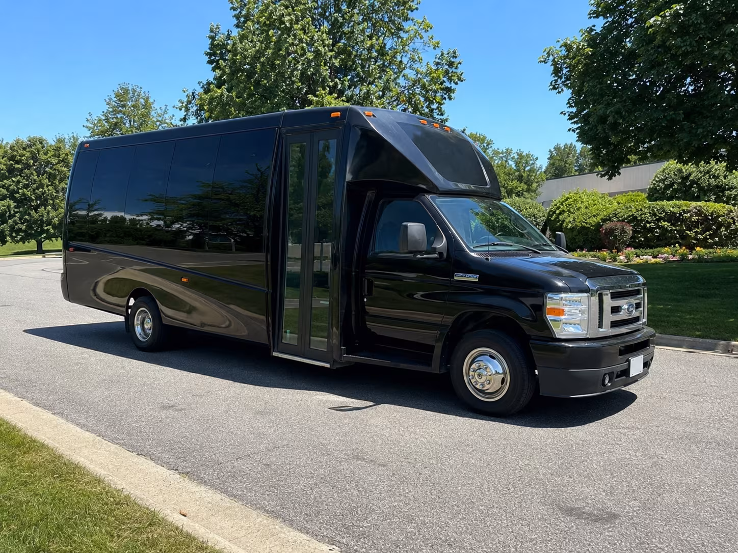 affordable norfolk prom party bus prices split across your group